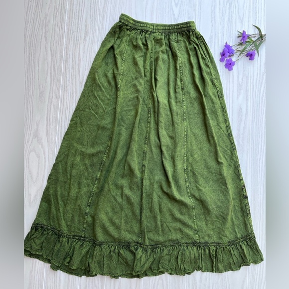Vintage Vibe Green Embroidered Long Skirt - Picture 7 of 9